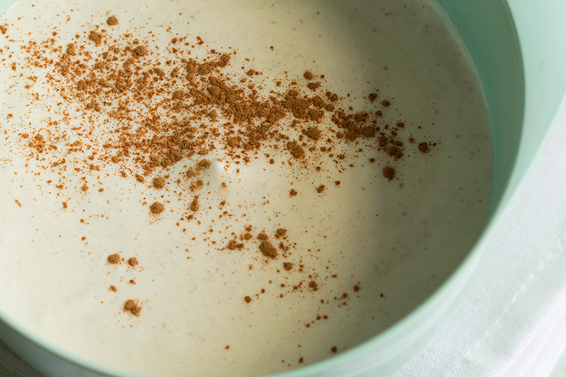 bakje met room en kaneel